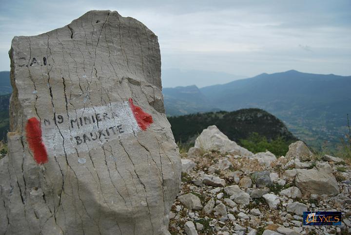 sentiero miniere di bauxite.JPG